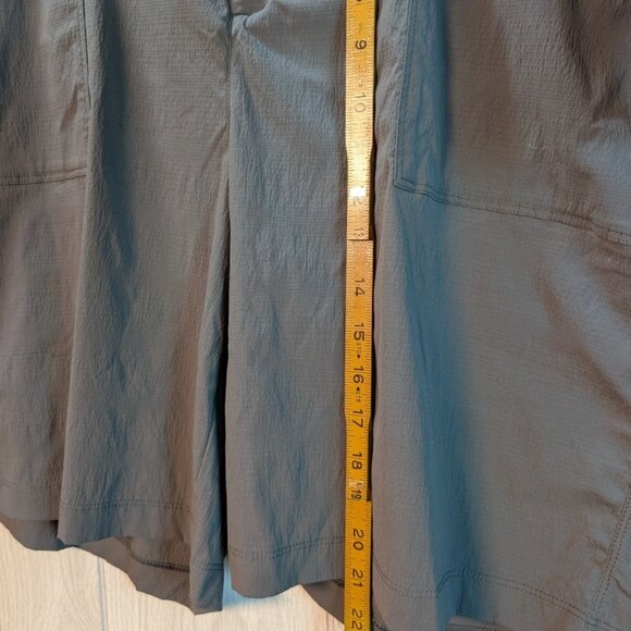NWT New Athleta Trekkie Bermuda 2.0 Ripstop Shorts Gray Green Size 22 - Picture 5 of 5